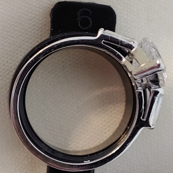 Sterling Silver CZ Heart Ring - Picture 5 of 9